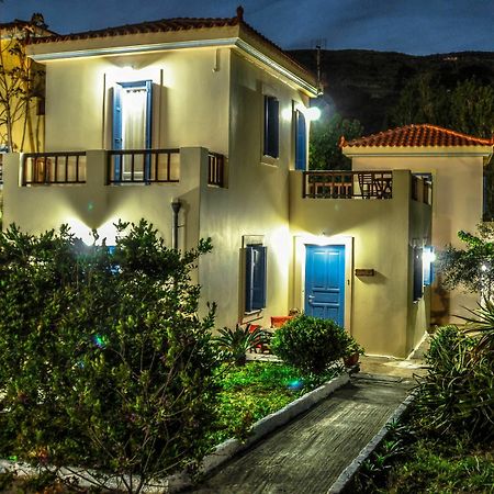 Ménites Mainades Maisonettes & Studios מראה חיצוני תמונה