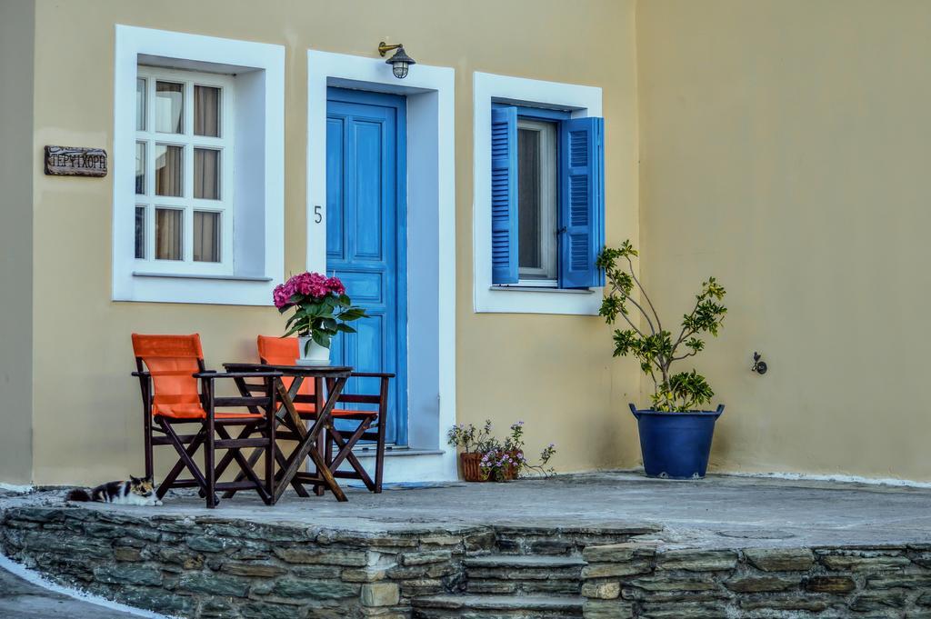 Ménites Mainades Maisonettes & Studios מראה חיצוני תמונה
