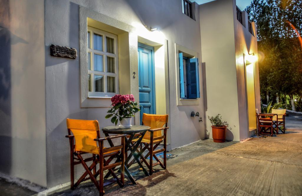Ménites Mainades Maisonettes & Studios מראה חיצוני תמונה