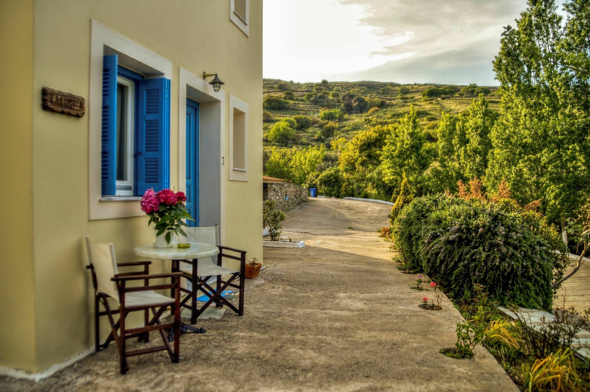 Ménites Mainades Maisonettes & Studios מראה חיצוני תמונה