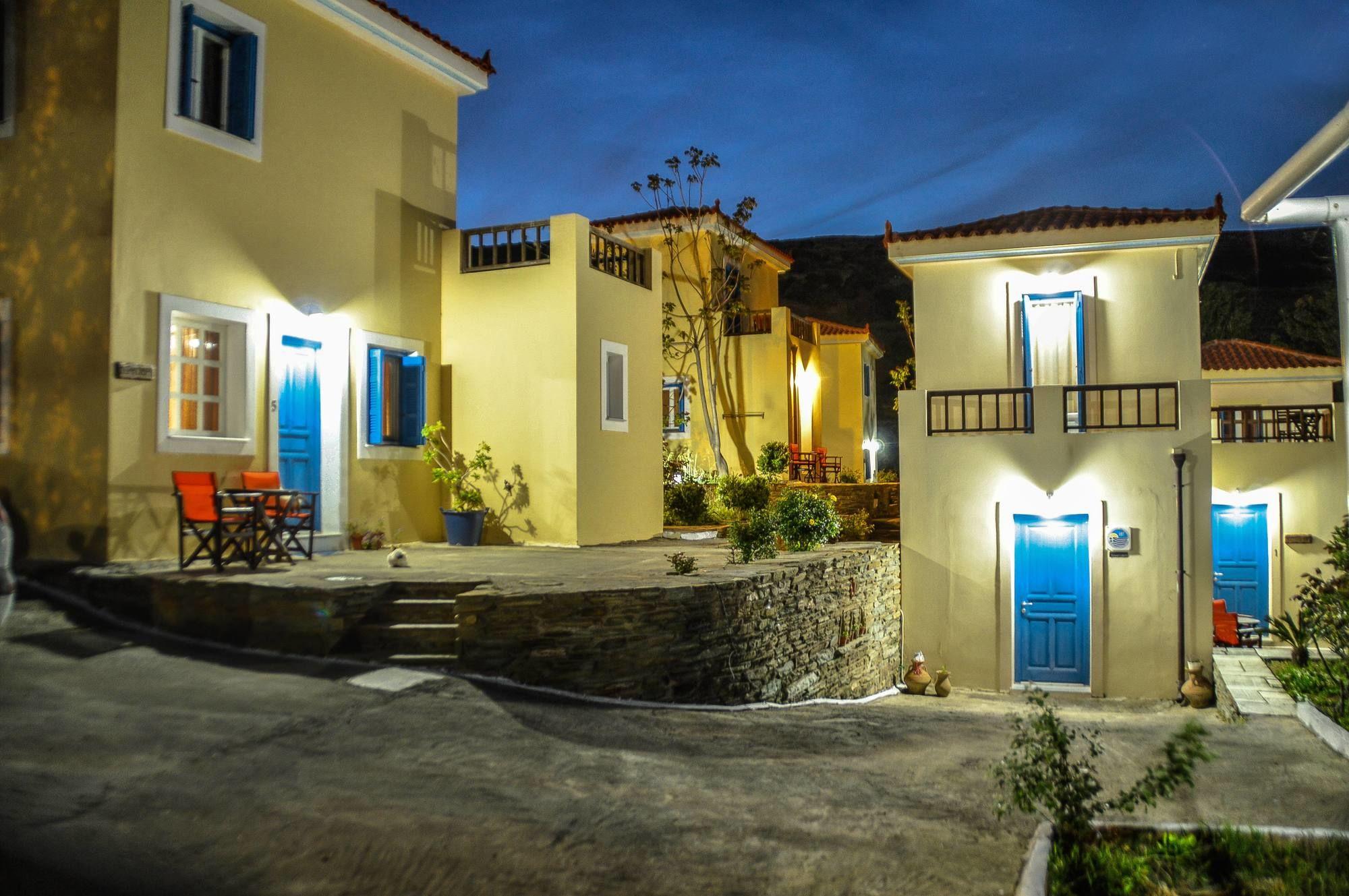 Ménites Mainades Maisonettes & Studios מראה חיצוני תמונה