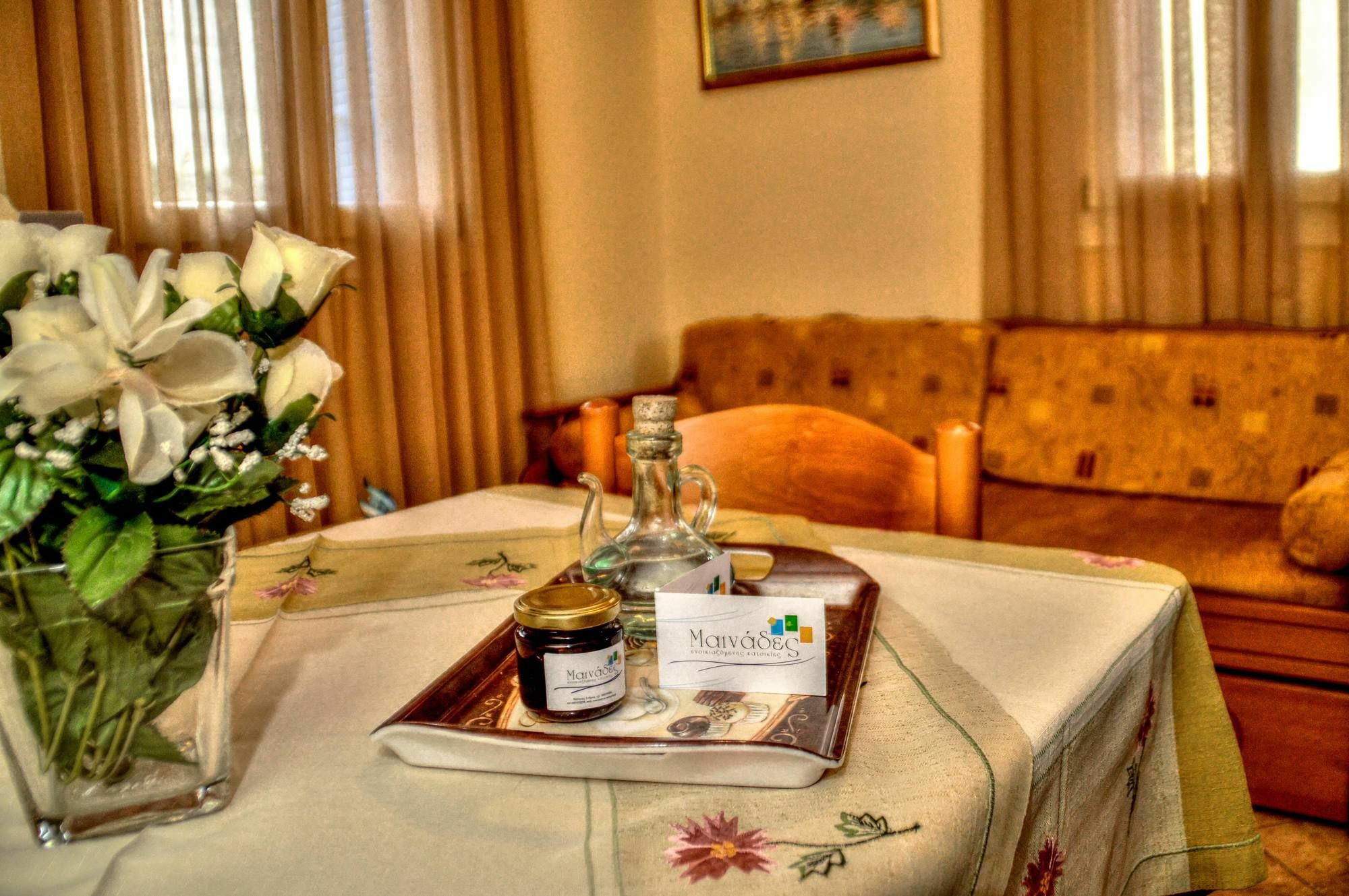 Ménites Mainades Maisonettes & Studios מראה חיצוני תמונה